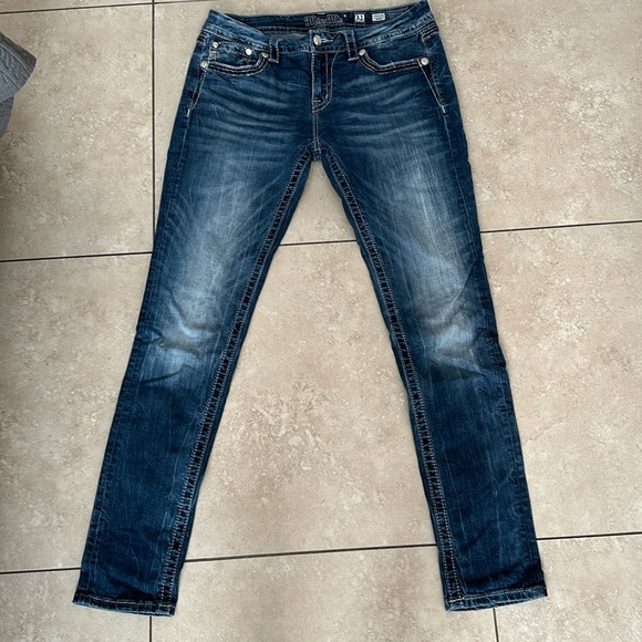 🤩Gorgeous Miss Me Jeans with Bling Pockets, Signature Skinny size 31. EUC! - Picture 1 of 6